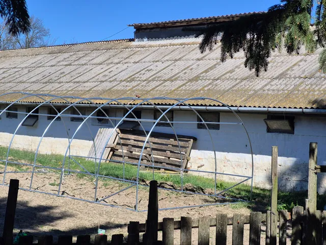 Kiadó kereskedelmi és ipari ingatlan Galgagyörk 300 nm