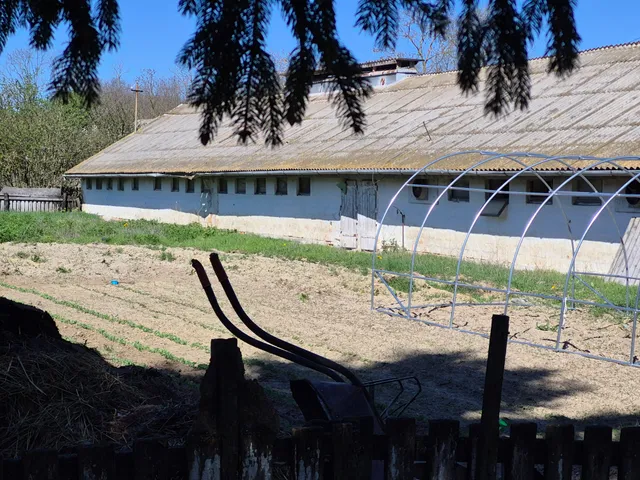 Eladó kereskedelmi és ipari ingatlan Galgagyörk 300 nm