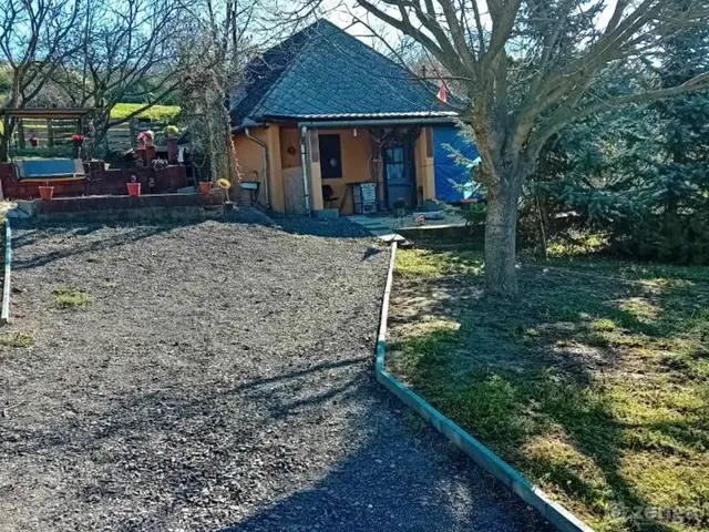 Eladó ház Szakály 1954 nm