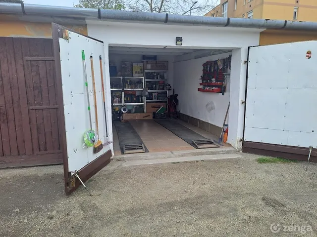 Eladó garázs Szombathely, Derkovits-lakótelep 14 nm