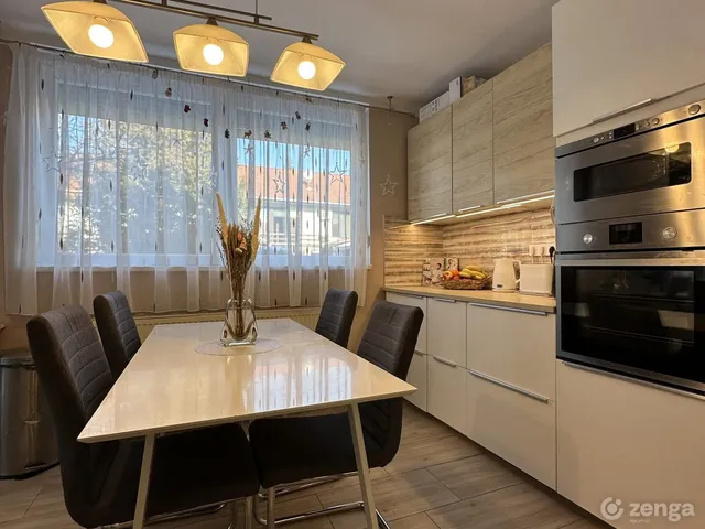 Eladó lakás Kaposvár, Donner 104 nm