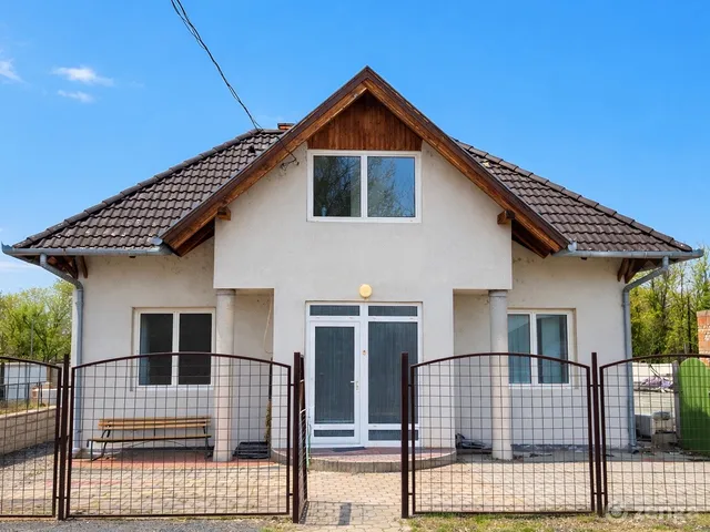 Eladó kereskedelmi és ipari ingatlan Balatonboglár 420 nm