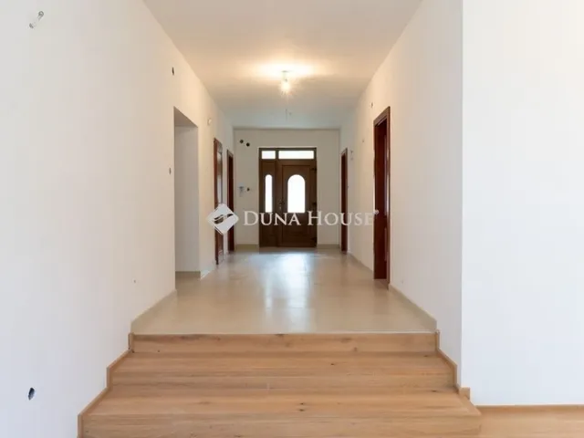 Eladó ház Leányfalu 230 nm