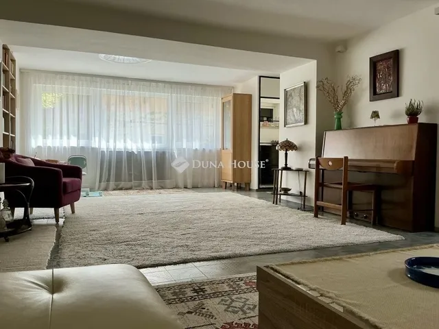 Eladó ház Budapest III. kerület 300 nm