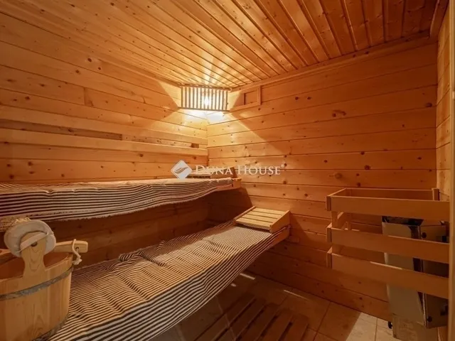 Eladó ház Budapest III. kerület, Testvérhegy 260 nm