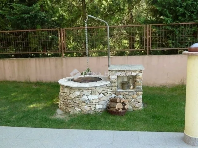 Eladó ház Budapest III. kerület, Testvérhegy 260 nm