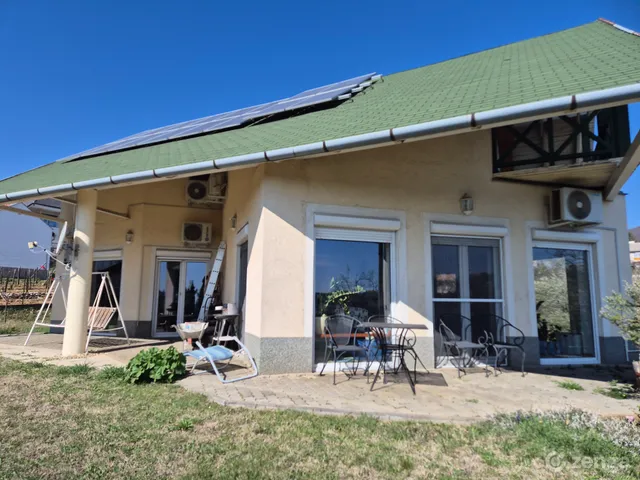 Eladó ház Pécs, Aranyhegy 250 nm