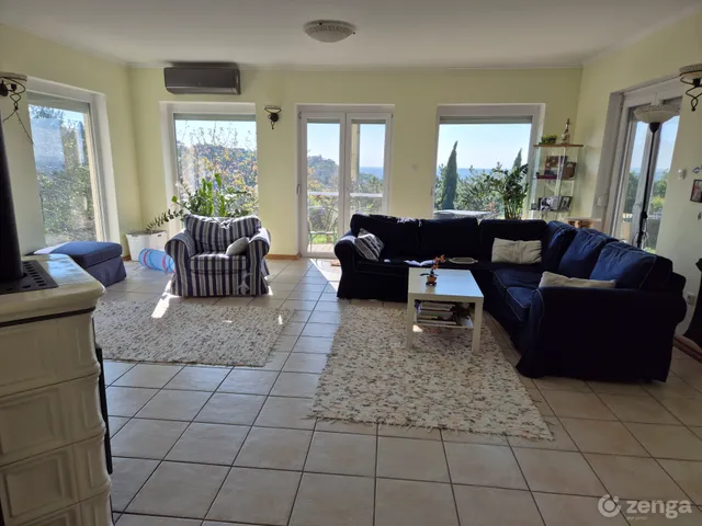 Eladó ház Pécs, Aranyhegy 250 nm