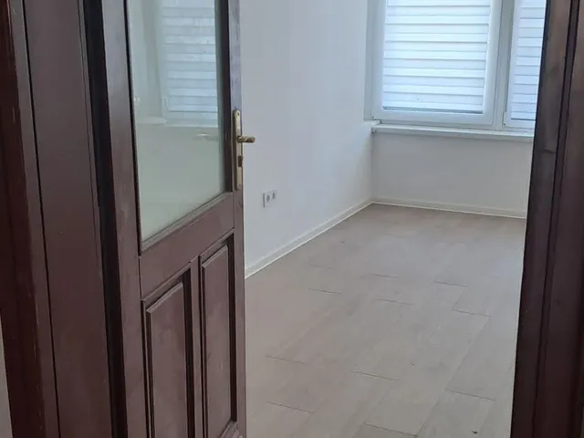 Kiadó kereskedelmi és ipari ingatlan Esztergom 18 nm