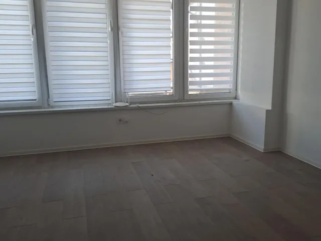 Kiadó kereskedelmi és ipari ingatlan Esztergom, Jókai 18 nm