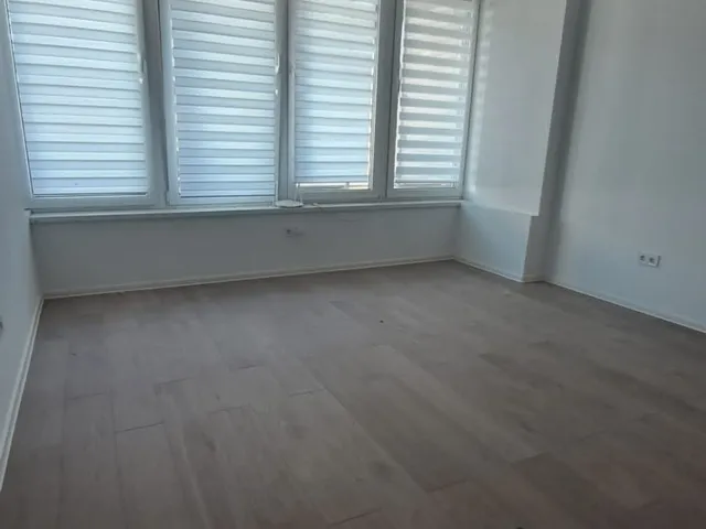 Kiadó kereskedelmi és ipari ingatlan Esztergom, Jókai 18 nm