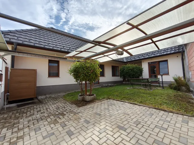 Kiadó ház Esztergom 114 nm