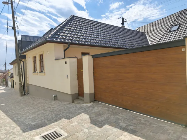 Kiadó ház Esztergom, Esze Tamás 114 nm
