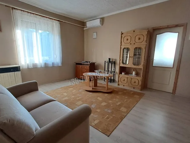 Eladó lakás Nyergesújfalu, Hullám utca 51 nm
