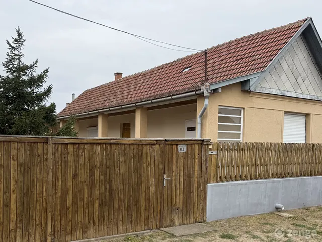 Eladó ház Szentlőrinckáta 84 nm