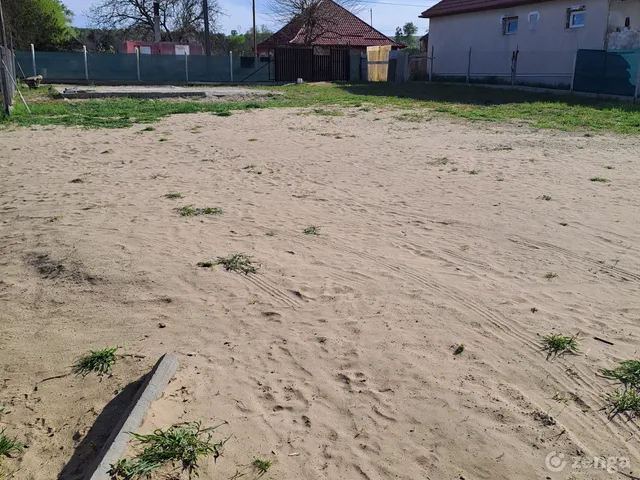 Eladó telek Csörög, Munkácsy Mihály utca 22 703 nm