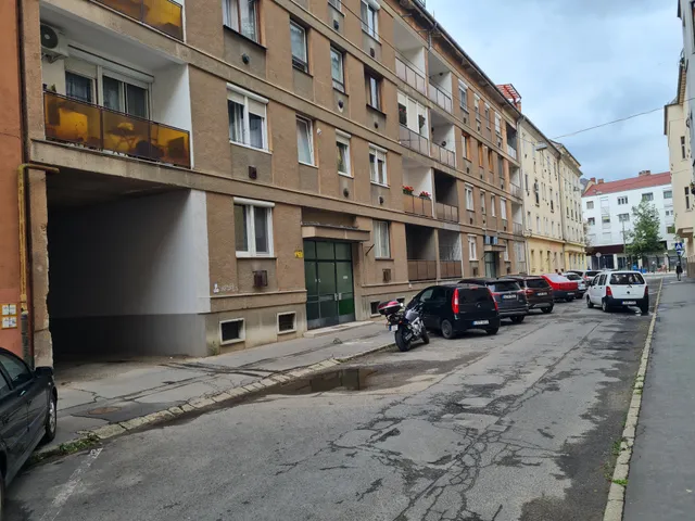 Eladó garázs Debrecen, Belváros, Vásáry István utca 3B 14 nm