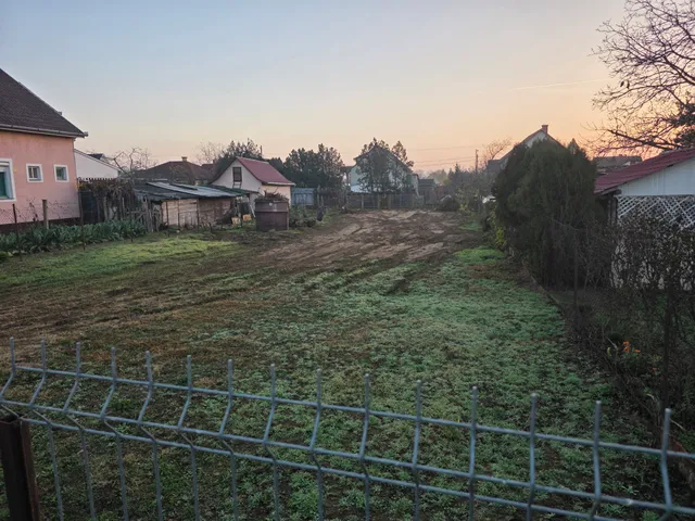 Eladó telek Debrecen 960 nm