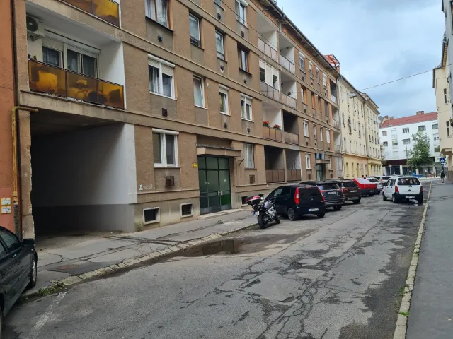 Eladó garázs Debrecen, Belváros, Debrecen, Belváros, Vásáry István utca 3B 14 nm