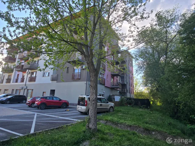 Eladó lakás Oroszlány, Óváros 45 nm