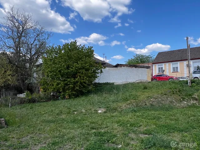 Eladó telek Vác, Tabán 201 nm