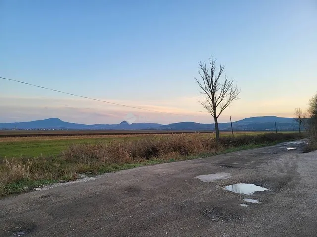 Eladó kereskedelmi és ipari ingatlan Nyergesújfalu 720 nm