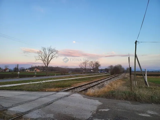 Eladó kereskedelmi és ipari ingatlan Nyergesújfalu 720 nm