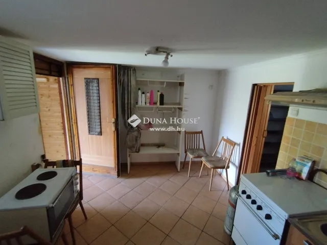 Eladó nyaraló Tatabánya 38 nm
