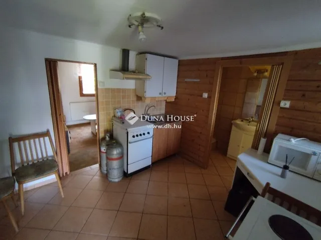 Eladó nyaraló Tatabánya 38 nm
