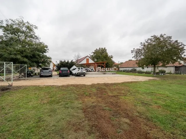 Eladó ház Kecskéd 539 nm