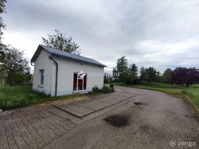 Eladó kereskedelmi és ipari ingatlan Martonvásár 2923 nm