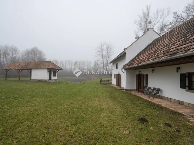 Eladó mezőgazdasági ingatlan Pápateszér 187 nm