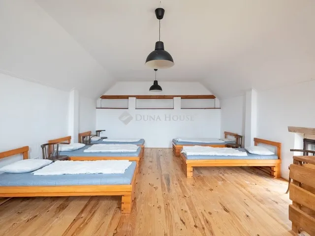 Eladó mezőgazdasági ingatlan Pápateszér 187 nm