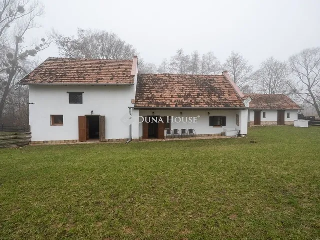 Eladó mezőgazdasági ingatlan Pápateszér 187 nm