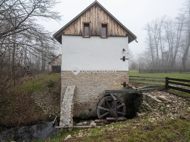 Eladó mezőgazdasági ingatlan Pápateszér 187 nm