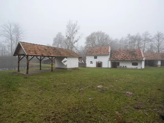 Eladó mezőgazdasági ingatlan Pápateszér 187 nm