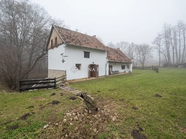 Eladó mezőgazdasági ingatlan Pápateszér 187 nm