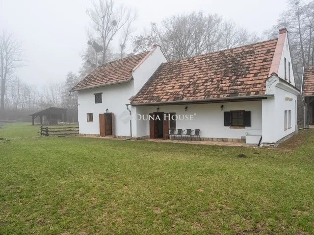 Eladó mezőgazdasági ingatlan Pápateszér 187 nm