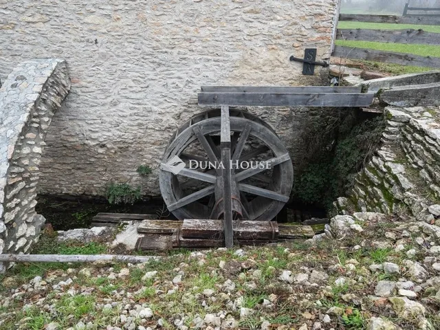 Eladó mezőgazdasági ingatlan Pápateszér 187 nm