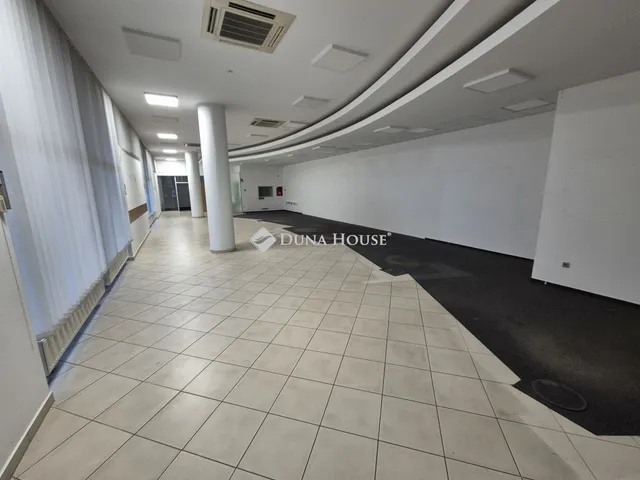 Kiadó kereskedelmi és ipari ingatlan Tatabánya 290 nm