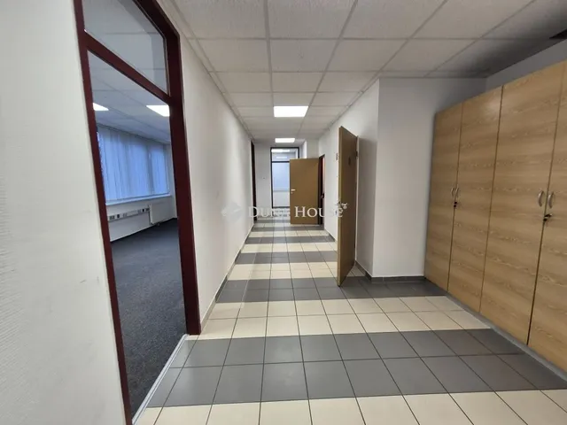 Kiadó kereskedelmi és ipari ingatlan Tatabánya 290 nm