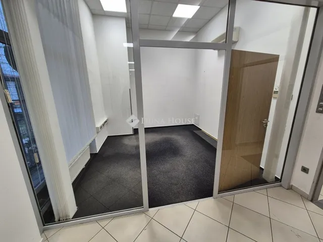 Kiadó kereskedelmi és ipari ingatlan Tatabánya 290 nm