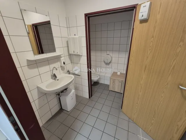 Kiadó kereskedelmi és ipari ingatlan Tatabánya 290 nm
