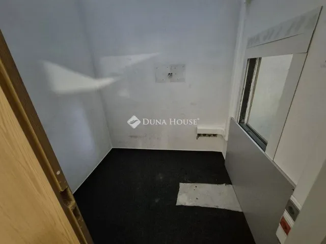 Kiadó kereskedelmi és ipari ingatlan Tatabánya 290 nm