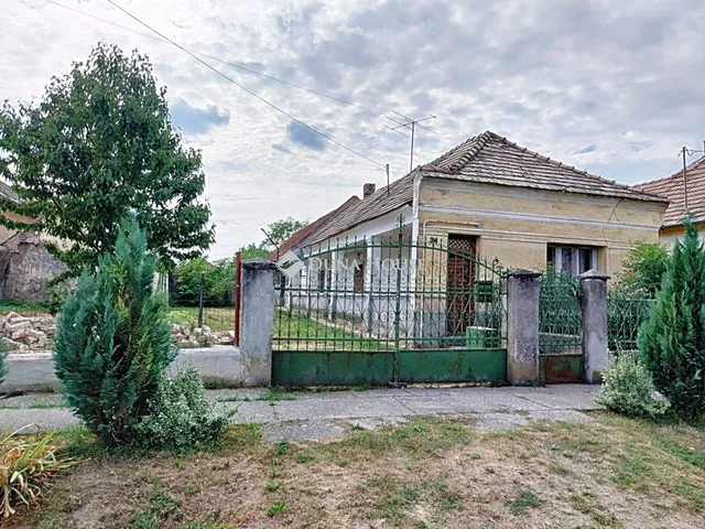 Eladó ház Szákszend 84 nm