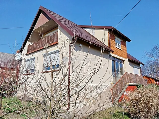 Eladó ház Ászár 130 nm