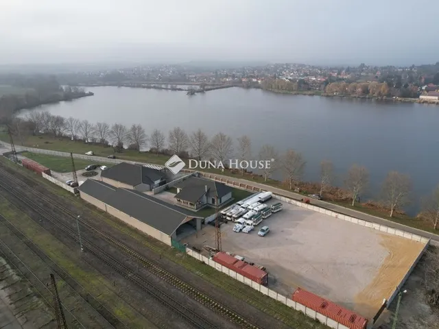 Eladó kereskedelmi és ipari ingatlan Környe 850 nm