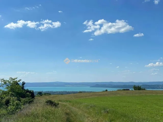 Eladó telek Kőröshegy 3792 nm