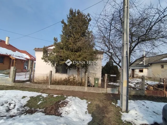 Eladó ház Naszály 58 nm
