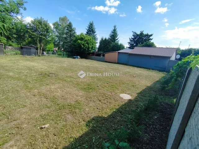 Eladó telek Tatabánya 612 nm